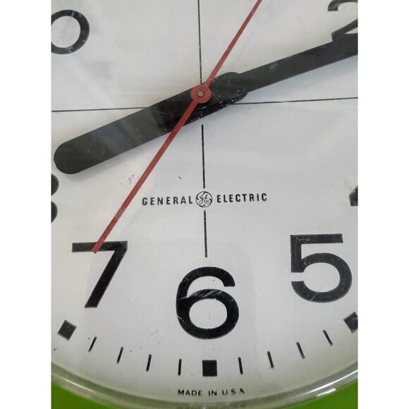 Vintage 70's General Electric Retro Lime Green Wall Clock Model 2174 Works - Picture 11 of 12